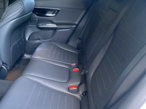 Used 2025 Mercedes-Benz GLC 350e 4MATIC image 10