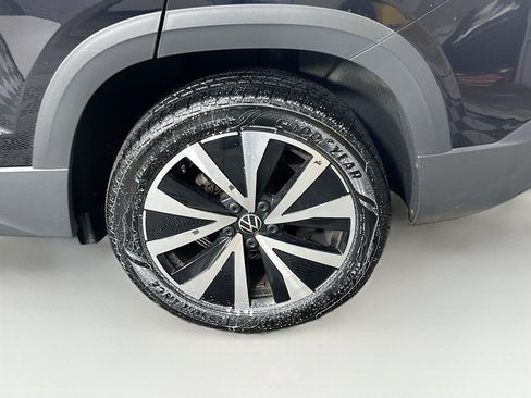 Used 2024 Volkswagen Taos SE image 11