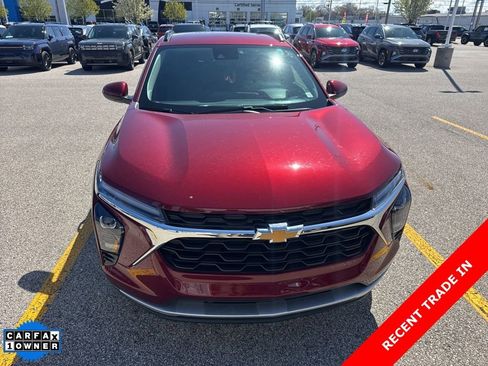 Used 2024 Chevrolet Trax LT w/ LT Convenience Package FWD image 2