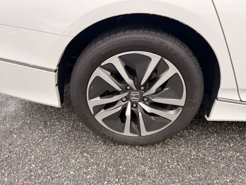 Certified 2021 Honda Accord EX image 9