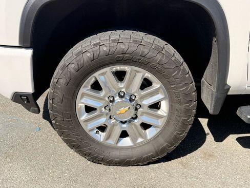 Used 2024 Chevrolet Silverado 2500 High Country w/ Technology Package image 7