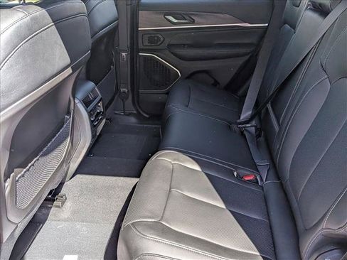 New 2026 Jeep Grand Cherokee Limited AWD/4WD image 17