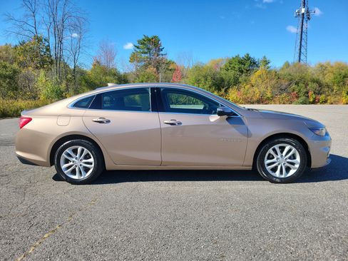 Used 2018 Chevrolet Malibu LT image 4