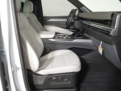 Used 2026 Cadillac Escalade V w/ LPO, ONYX Package AWD/4WD image 9