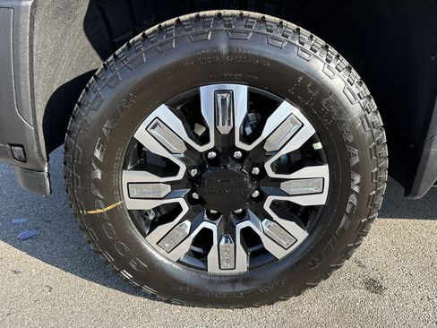 New 2025 GMC Sierra 2500 Denali w/ Denali Reserve Package image 13