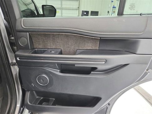 Used 2018 Ford Expedition Limited image 43