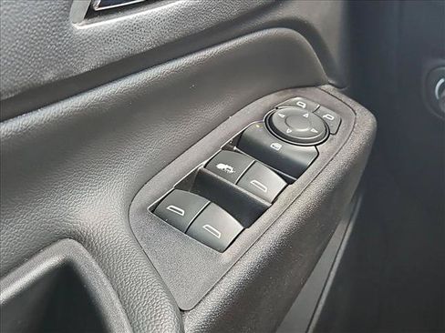 Used 2019 Chevrolet Equinox LT FWD image 23