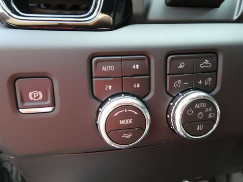Certified 2026 GMC Sierra 1500 AT4 w/ AT4 Premium Package AWD/4WD image 27