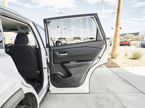 Used 2024 Nissan Rogue SV FWD image 11