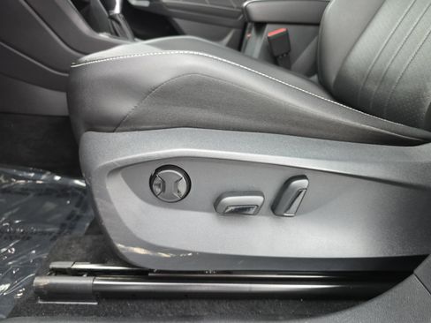 Used 2022 Volkswagen Tiguan SE w/ Panoramic Sunroof Package image 29