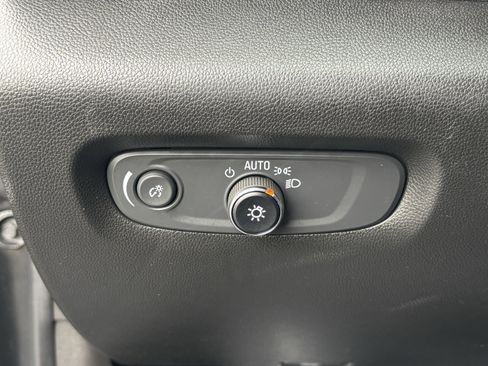 Used 2023 Chevrolet Traverse LT image 19