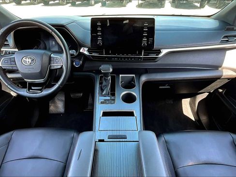 Used 2021 Toyota Sienna XSE image 12