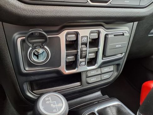 Used 2024 Jeep Wrangler Unlimited Sport AWD/4WD image 30