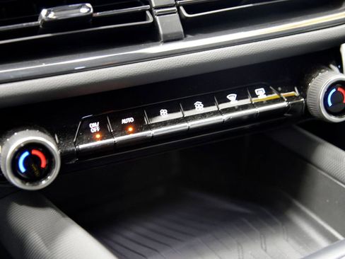 Used 2024 Chevrolet Equinox EV RS image 24