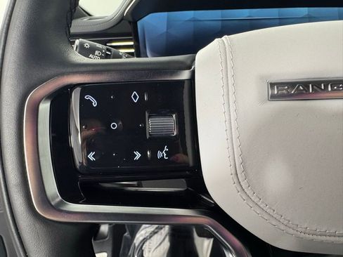 Used 2025 Land Rover Range Rover Sport SE image 11