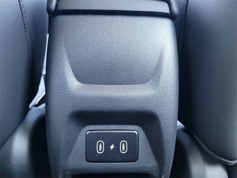 Certified 2025 Hyundai Venue Limited FWD image 14