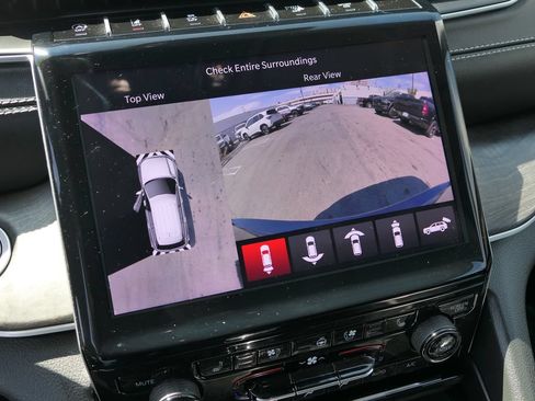 Used 2023 Jeep Grand Cherokee Limited w/ Luxury Tech Group II RWD image 18
