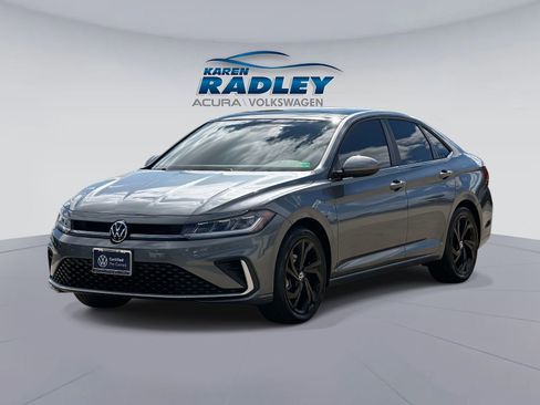 Used 2026 Volkswagen Jetta SE image 5