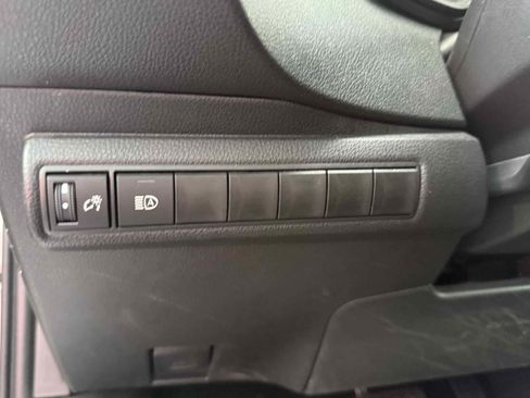 Used 2025 Toyota Corolla LE FWD image 70