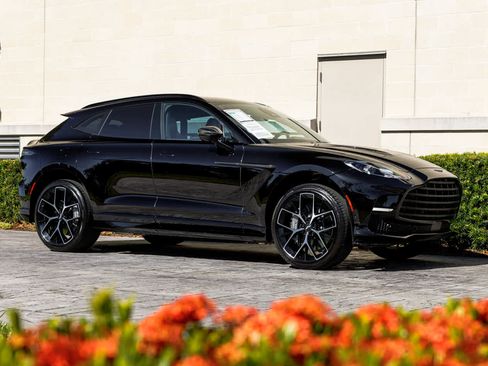 Used 2025 Aston Martin DBX 707 image 19