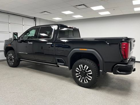 Used 2024 GMC Sierra 3500 Denali Ultimate AWD/4WD image 7