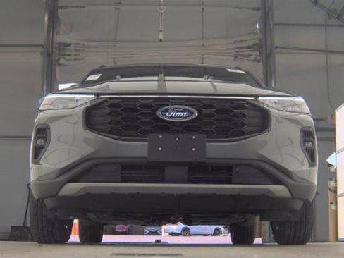 Used 2025 Ford Escape ST-Line Select w/ Tech Pack #2 AWD/4WD image 3