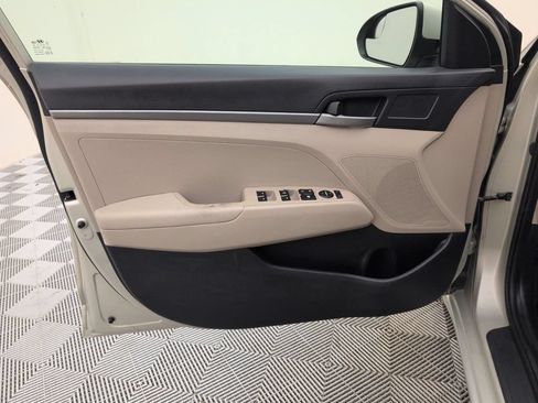 Used 2017 Hyundai Elantra SE FWD image 28