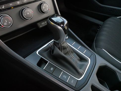 Certified 2024 Volkswagen Jetta Sport image 24