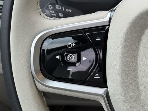 New 2025 Volvo XC90 B6 Plus w/ Protection Package Premier image 13