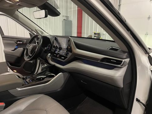 Used 2020 Toyota Highlander Limited image 49