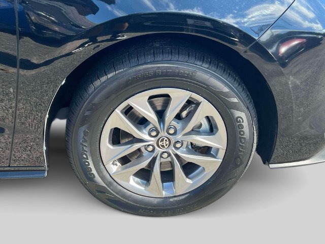 Certified 2025 Toyota Sienna XLE FWD image 14