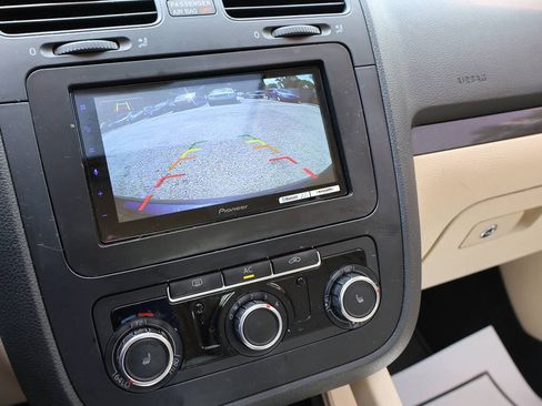 Used 2010 Volkswagen Jetta SE FWD image 28