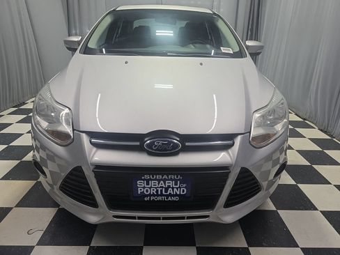 Used 2013 Ford Focus SE w/ SE Winter Pkg FWD image 2