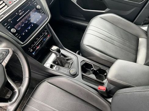 Used 2024 Volkswagen Tiguan SE image 15