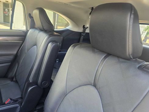 Used 2026 Toyota Highlander Platinum AWD/4WD image 19