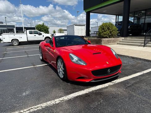 Used 2013 Ferrari California RWD image 2
