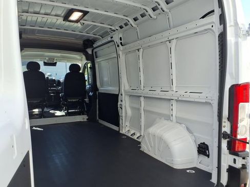 Used 2024 RAM ProMaster 2500 w/ Convenience Group FWD image 11
