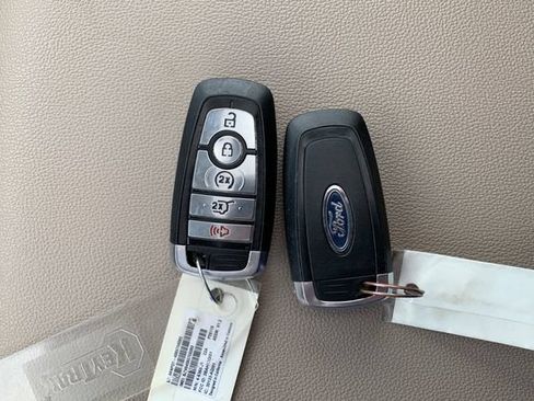 Used 2024 Ford Expedition Max Limited AWD/4WD image 10