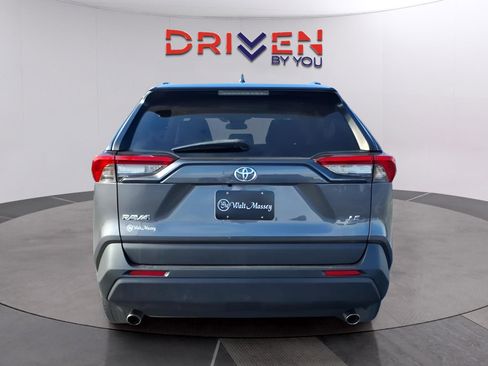 Used 2021 Toyota RAV4 LE image 4