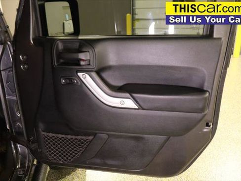 Used 2017 Jeep Wrangler Unlimited Rubicon w/ Connectivity Group image 33