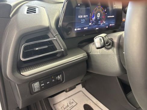 New 2026 Chevrolet Traverse LT w/ Sun and Wheel Package AWD/4WD image 6