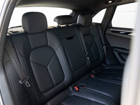 Certified 2023 Porsche Macan image 24