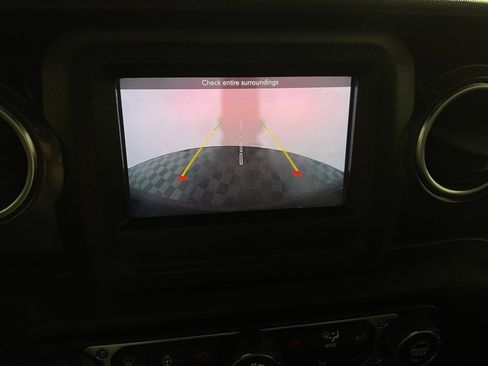 Used 2020 Jeep Wrangler Unlimited Sahara image 3