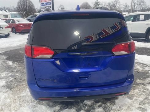 Used 2020 Chrysler Pacifica Touring-L Plus FWD image 7