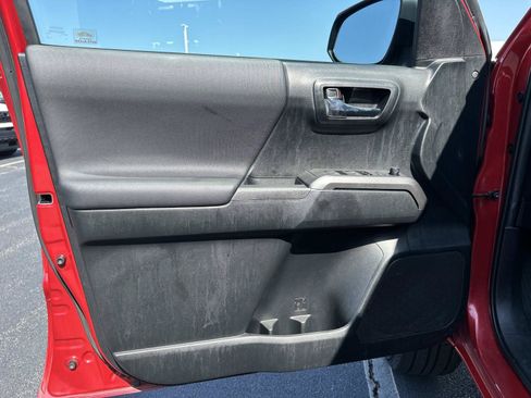 Used 2021 Toyota Tacoma TRD Sport RWD image 16