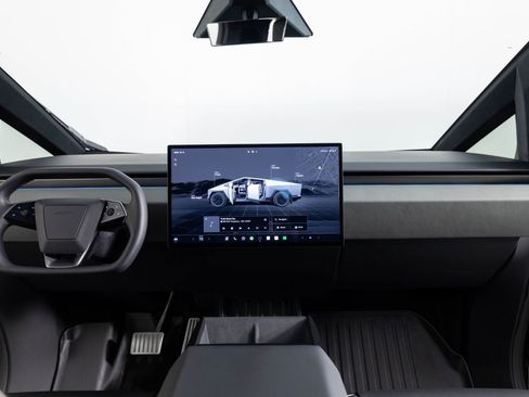 Used 2024 Tesla Cybertruck AWD Crew Cab image 32