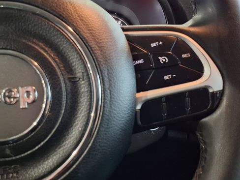 Used 2021 Jeep Renegade Latitude FWD image 18