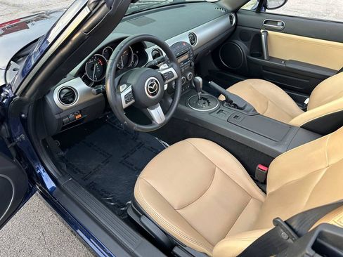 Used 2010 MAZDA MX-5 Miata Grand Touring w/ Premium Pkg RWD image 19