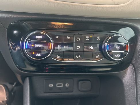 Used 2022 Buick Encore GX Select w/ Sport Touring Package image 22