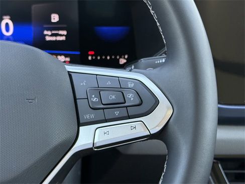 Certified 2022 Volkswagen Taos SE w/ Panoramic Sunroof Package image 12